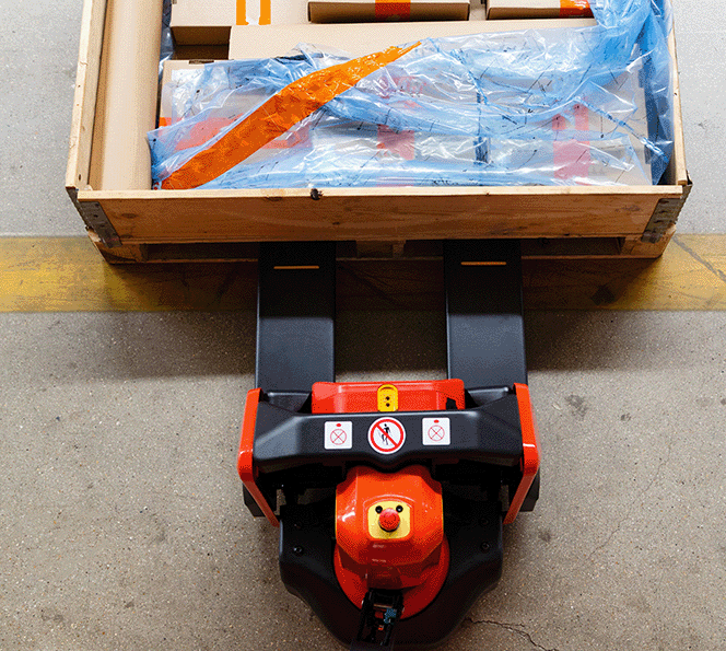 truck-with-wooden-pallet
