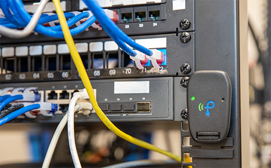 PCT300-Black_ServerVertMount_banner