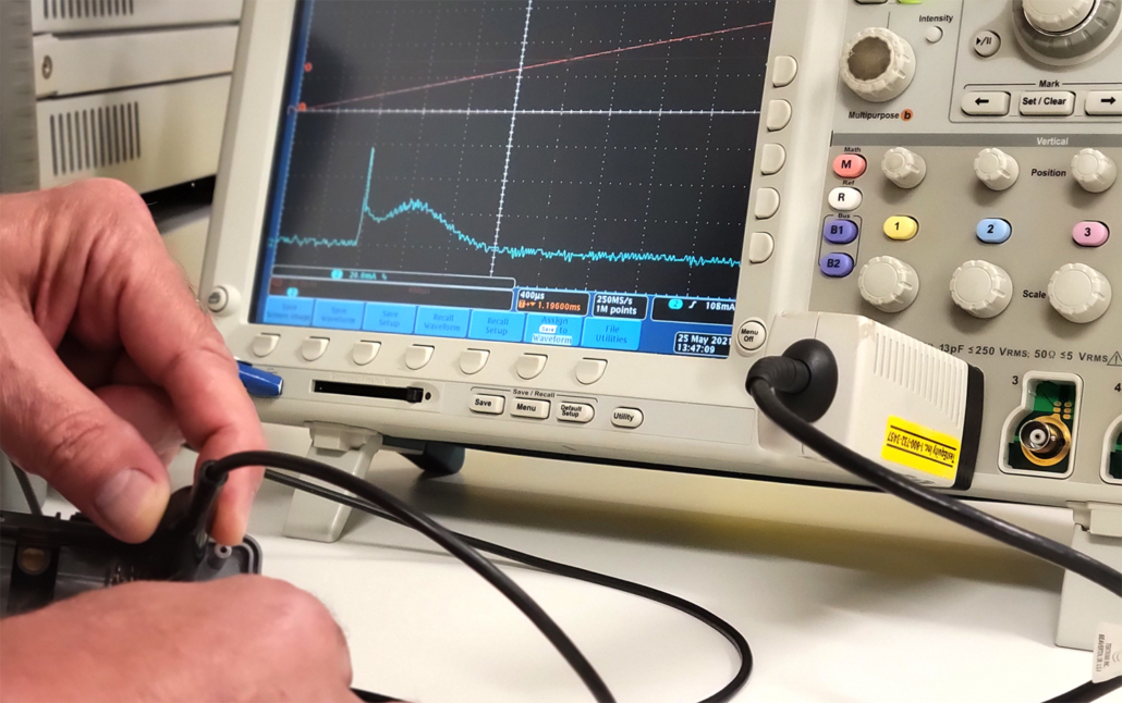 hands_tektronix_small-1030x646