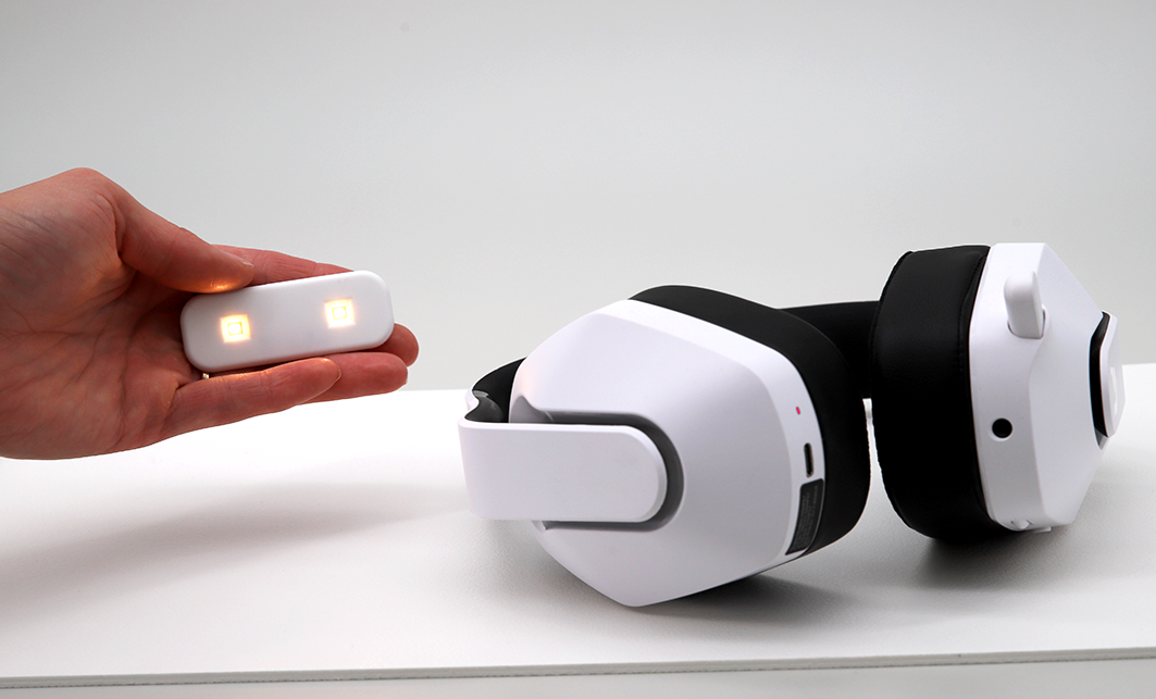 magres-headset-light-3